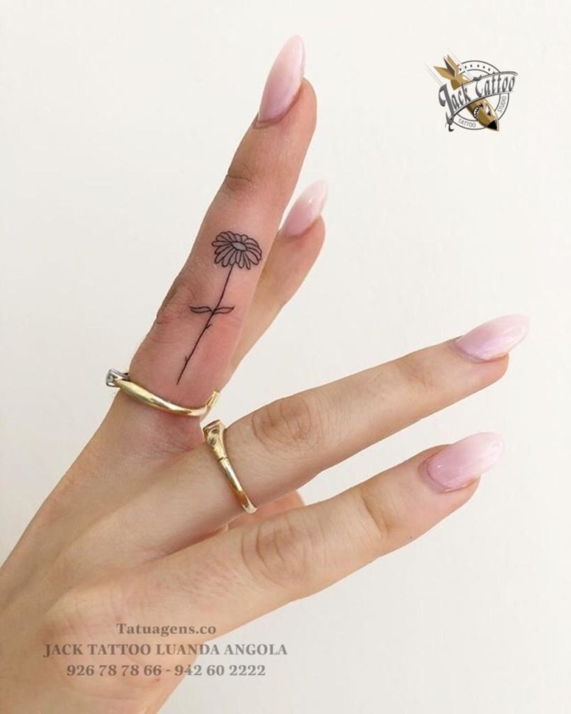 tatuagem nos dedos