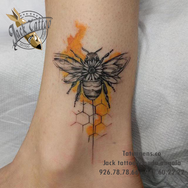 tatuagem pequena para amigas abelha
