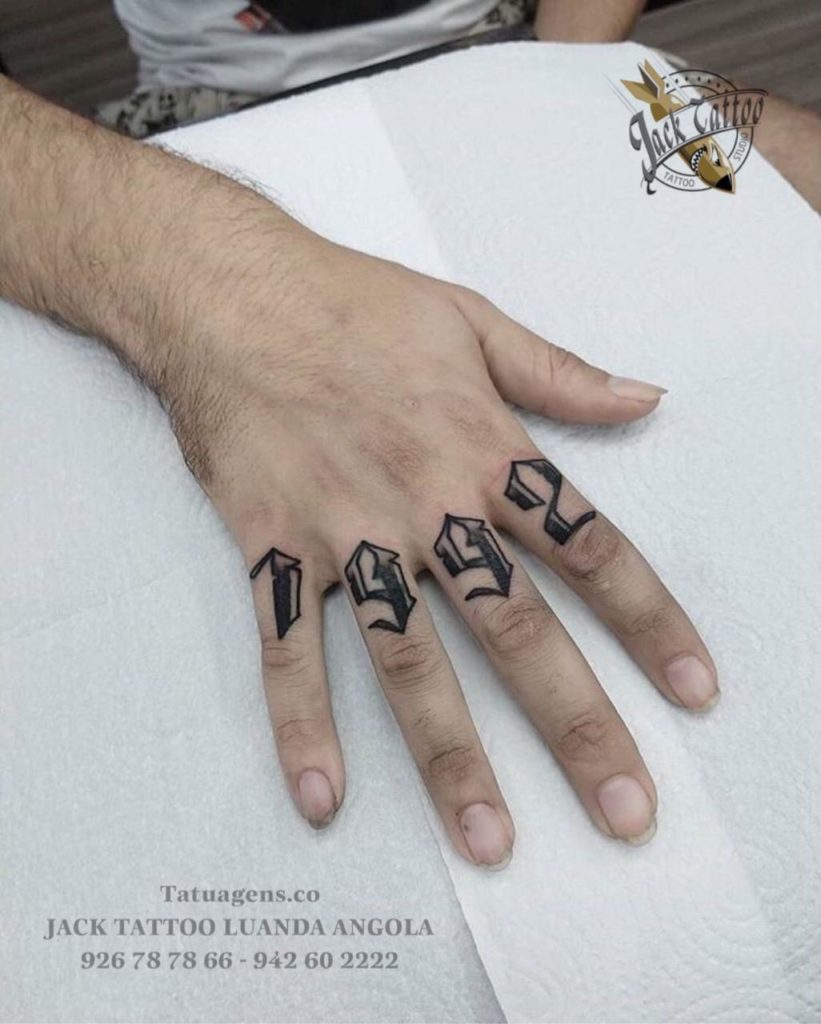 Tatuagem  no dedos efemérides