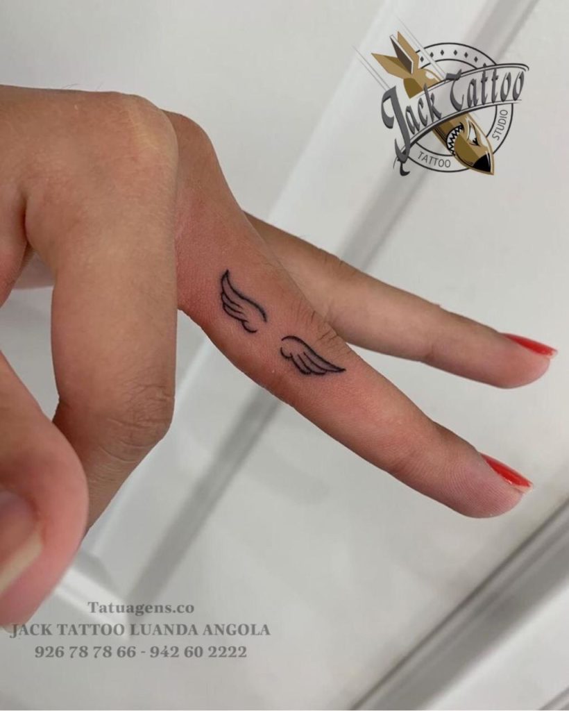 tatuagem nos dedos azas