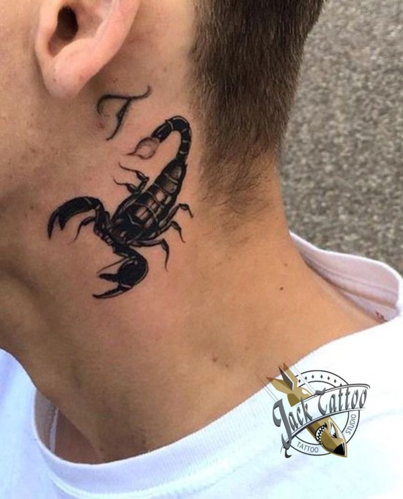 tatuagem de minimalista escorpião