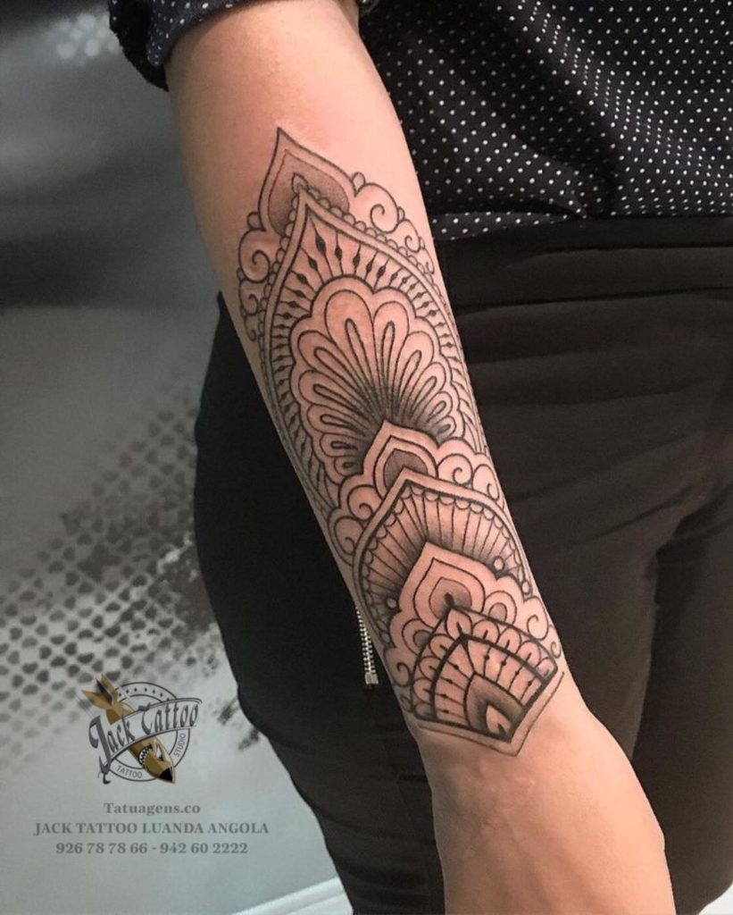 tattoo flore na mão