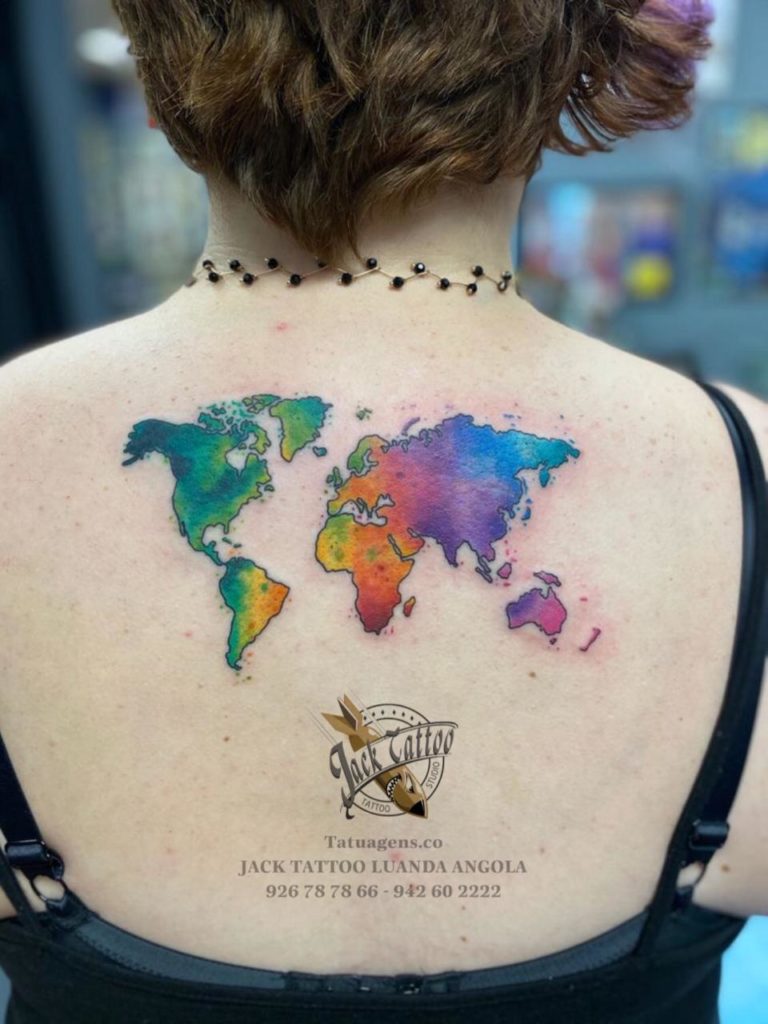 A tatuagem mapa mundial levar a conhecer vários porquês 2020